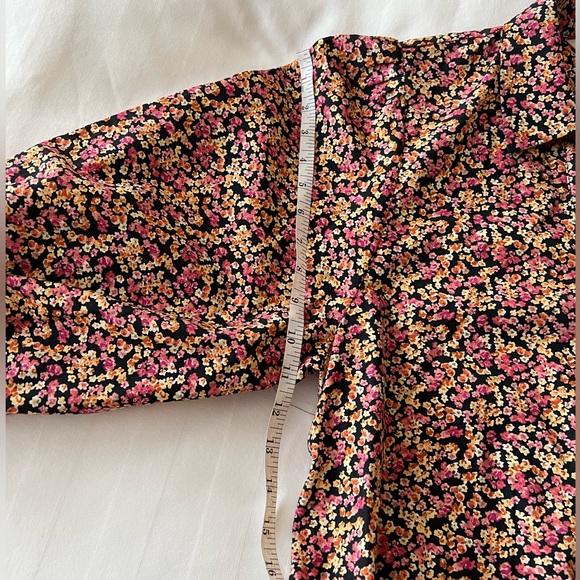 LIKE NEW Zara Micro Floral Print Balloon Sleeve
Size S - Picture 10 of 14